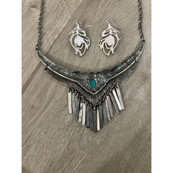 Southwestern Style Turquoise Silver Tone Beaded Necklace Earring Set Faux Stone - Picture 6 of 7